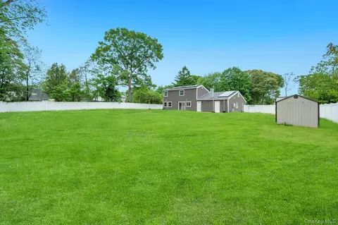 Exterior - 4 Hale Ln, Coram, NY 11727 photo 4 of 4