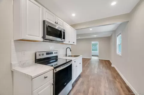 Entry Way - 4 Hale Ln, Coram, NY 11727 photo 2 of 2