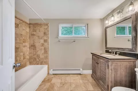 Bath - 4 Hale Ln, Coram, NY 11727 photo 2 of 3