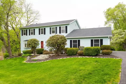 5 Rolling Green Ln, Wappingers Falls, NY 12590