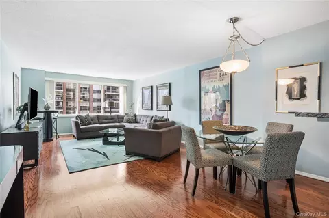 300 E 59th St #1903, New York, NY 10022