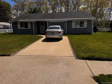 22 Anne Dr, Selden, NY 11784