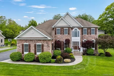 27 Deangelis Dr, Monroe, NY 10950