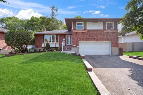 72 Winthrop Rd, Plainview, NY 11803