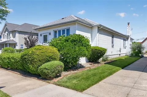 463 E Market St, Long Beach, NY 11561