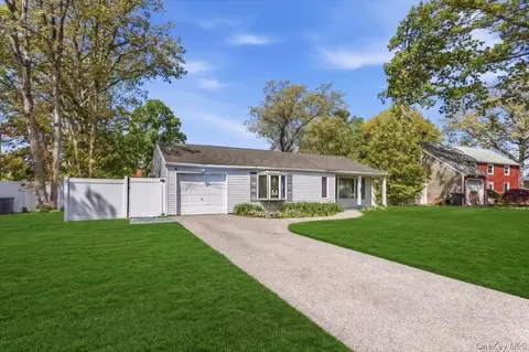 Exterior - 14 Lurcott Ln, Central Islip, NY 11722 photo 1 of 3