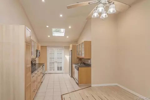 Entry Way - 14 Lurcott Ln, Central Islip, NY 11722 photo 3 of 3