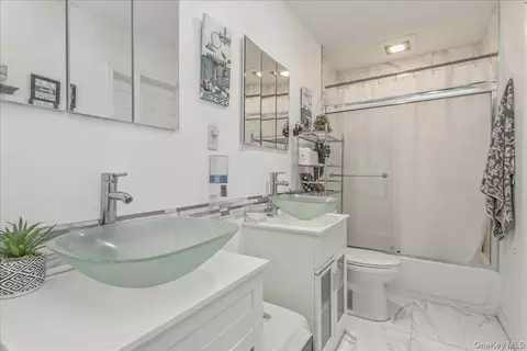 Bath - 14 Lurcott Ln, Central Islip, NY 11722 photo 1 of 2