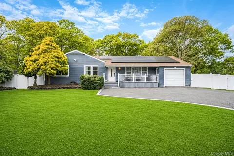 208 Church Dr, Mastic Beach, NY 11951