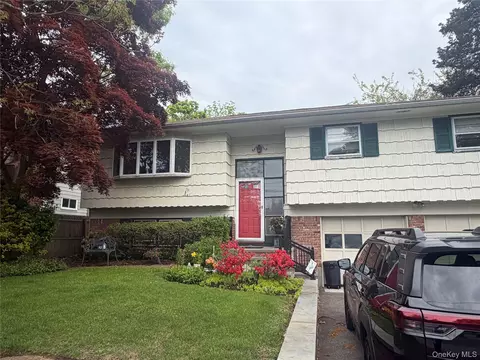 261 W Pulaski Rd, Huntington Station, NY 11746