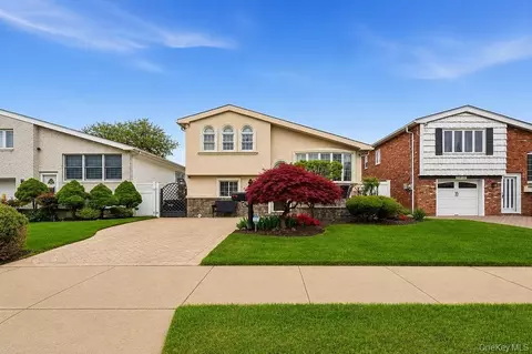 159-27 90th St, Howard Beach, NY 11414