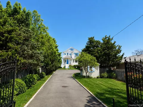136 Asharoken Ave, Northport, NY 11768