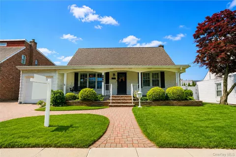 106 Lander Ave, Staten Island, NY 10314