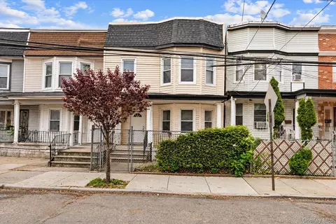 9547 115th St, South Richmond Hill, NY 11419