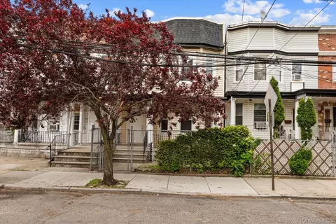 9547 115th St, South Richmond Hill, NY 11419