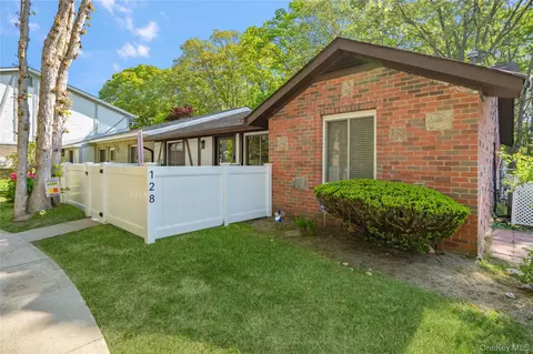 128 Birchwood Rd, Medford, NY 11763