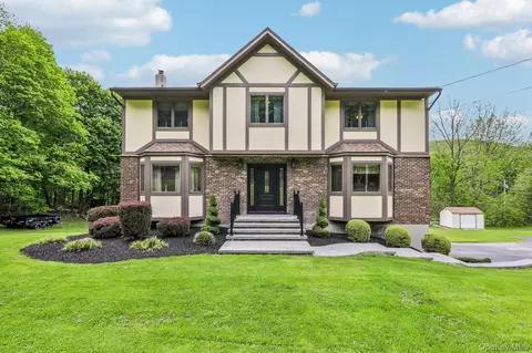 109 Woodbury Rd, Woodbury, NY 10930