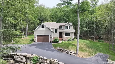224 Lake Shore Dr, Thompson, NY 12701