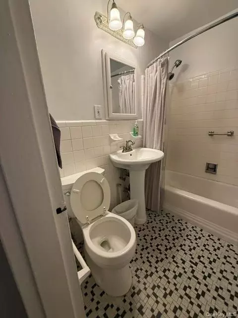 Bath - 175 Archer St #2E, Freeport, NY 11520 photo 1 of 2
