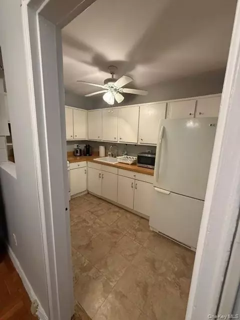 Kitchen - 175 Archer St #2E, Freeport, NY 11520 photo 1 of 3