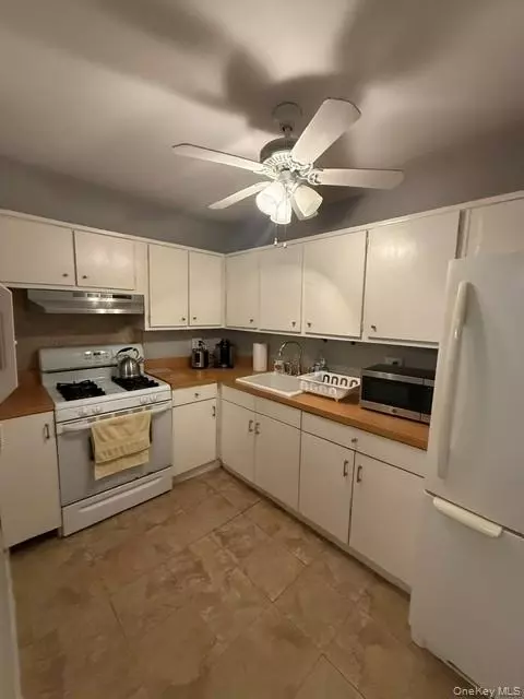 Kitchen - 175 Archer St #2E, Freeport, NY 11520 photo 3 of 3