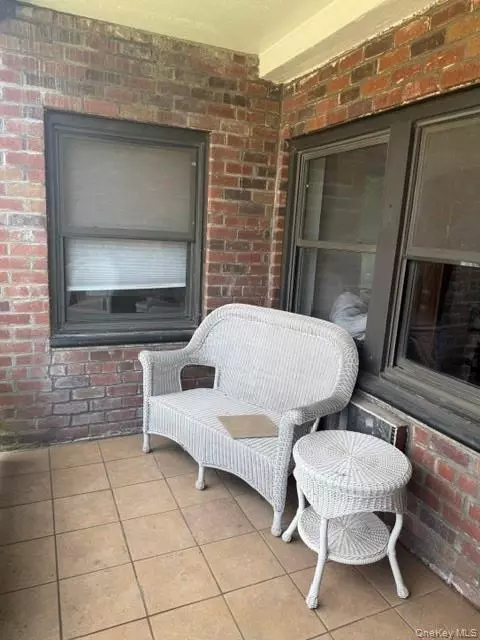 Exterior - 175 Archer St #2E, Freeport, NY 11520 photo 1 of 2