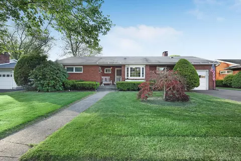 36 Finger St, Saugerties, NY 12477