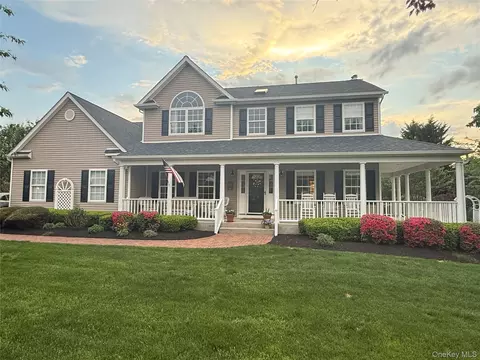 19 Sweetgum Ln, Miller Place, NY 11764