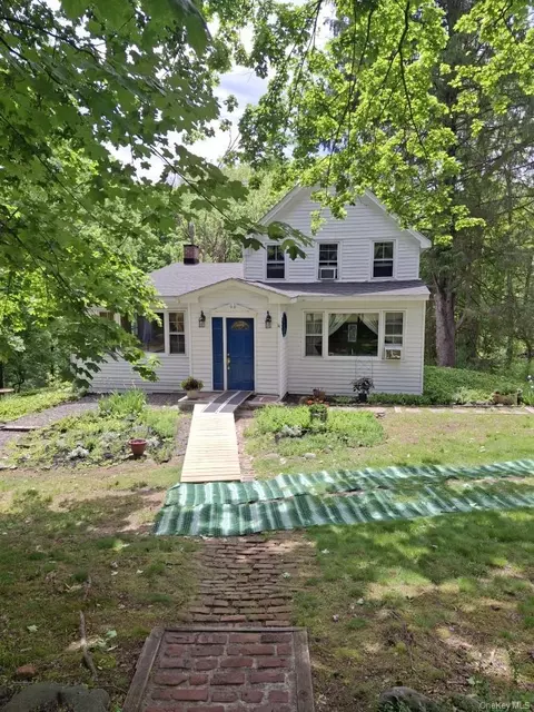 73 Suffern Ln, Thiells, NY 10984