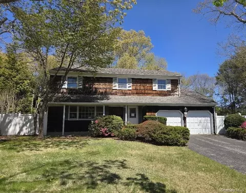 7 Michael Pl, Nesconset, NY 11767