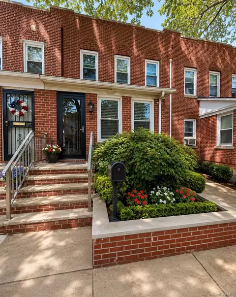 7836 75th St, New York, NY 11385