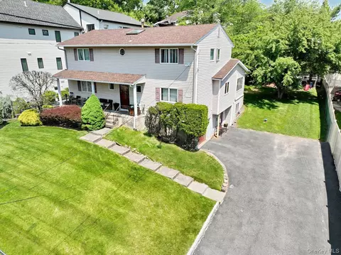 22 Jill Ln, Ramapo, NY 10952