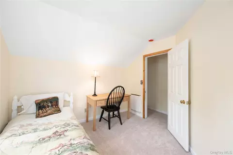 Bedroom - 299 Baxtertown Rd, Fishkill, NY 12524 photo 5 of 7