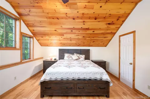 Bedroom - 299 Baxtertown Rd, Fishkill, NY 12524 photo 6 of 7