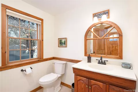 Bath - 299 Baxtertown Rd, Fishkill, NY 12524 photo 1 of 3