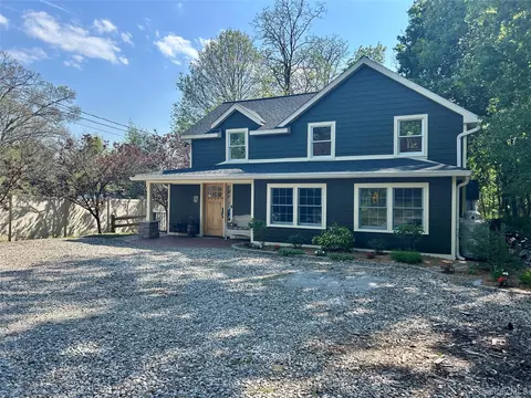 299 Baxtertown Rd, Fishkill, NY 12524