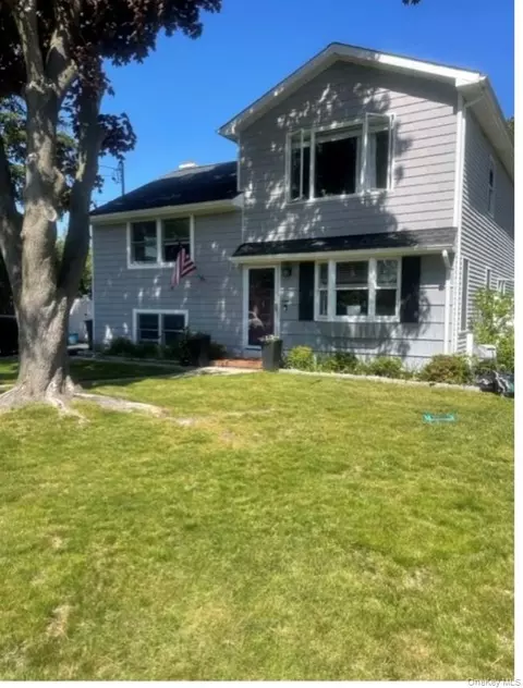577 Oak Ave, Bohemia, NY 11716