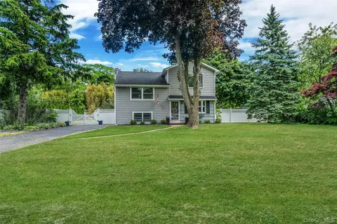 577 Oak Ave, Bohemia, NY 11716