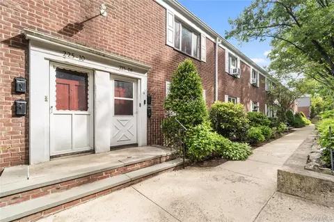 225-08 Stronghurst Ave #UPPER, New York, NY 11427