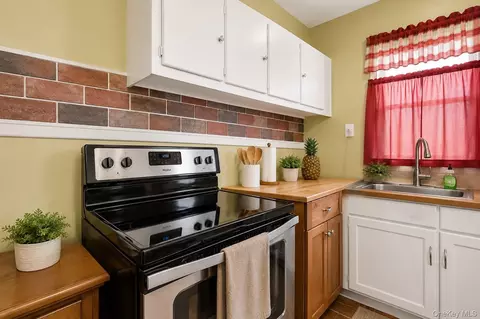 Kitchen - 33 Manitou Ave, Poughkeepsie, NY 12601 photo 2 of 2