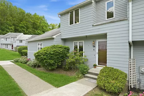 46 Maple Hill Dr, Mahopac, NY 10541