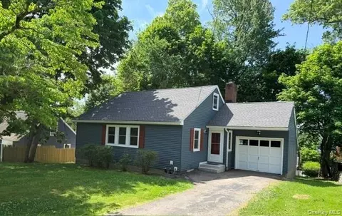 333 Oak Dr, New Windsor, NY 12553