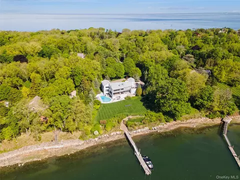 183 Old Field Rd, Setauket, NY 11733