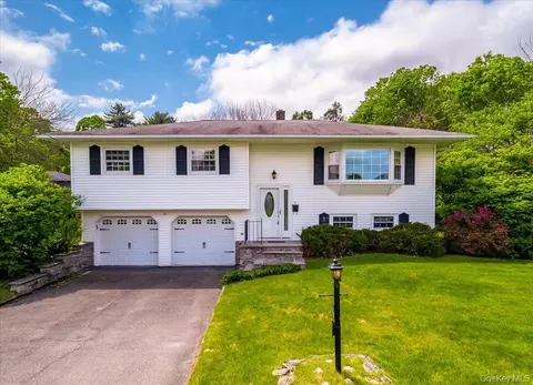 2 Blue Hills Ct, Saugerties, NY 12477