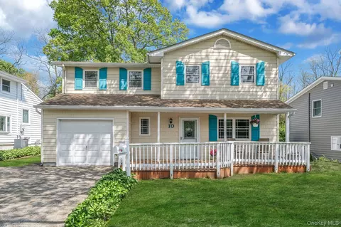 10 Magellan Ave, Kings Park, NY 11754
