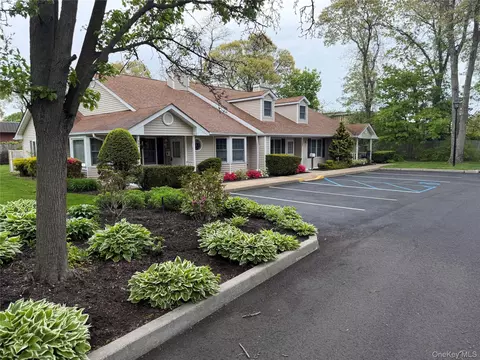 347 Oakwood Ave, Bayport, NY 11705