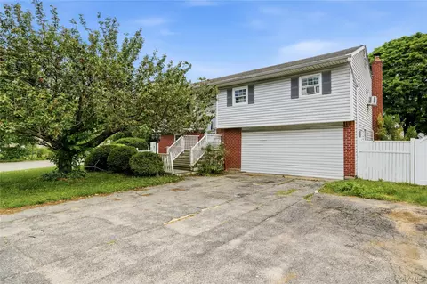 175 Candlewood Rd, Bay Shore, NY 11706