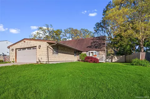 5 Imperial Dr, Selden, NY 11784