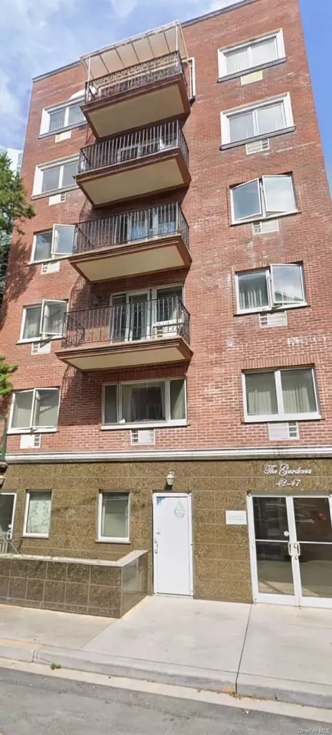 4247 Union St #3A, Flushing, NY 11355