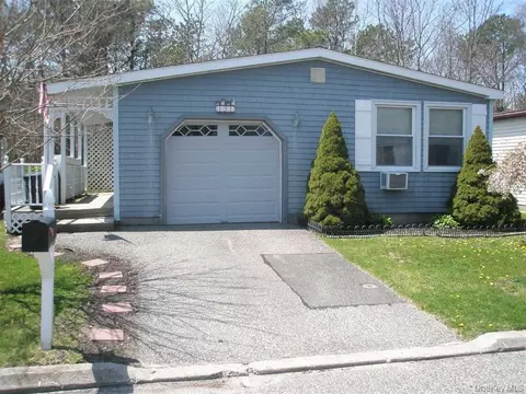 131 Village Cir W, Manorville, NY 11949